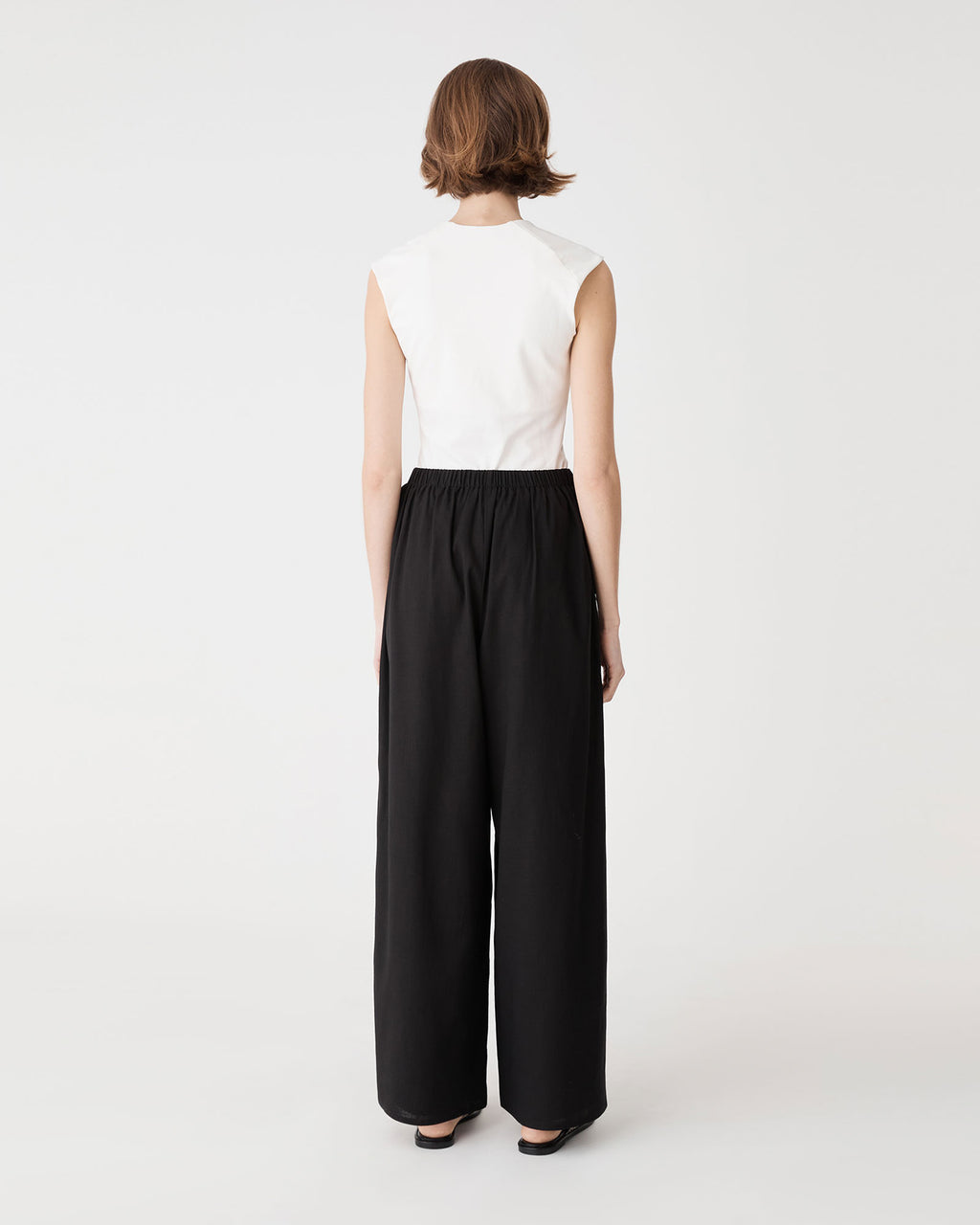 Jazie Tencel Linen Pants in black — back view