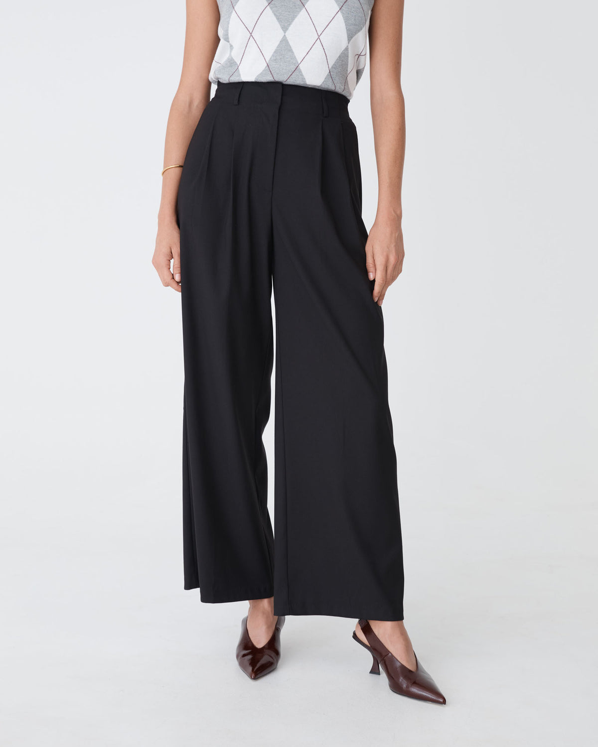 Milan 2 Adjustable Waist Pants in black — close-up view 2