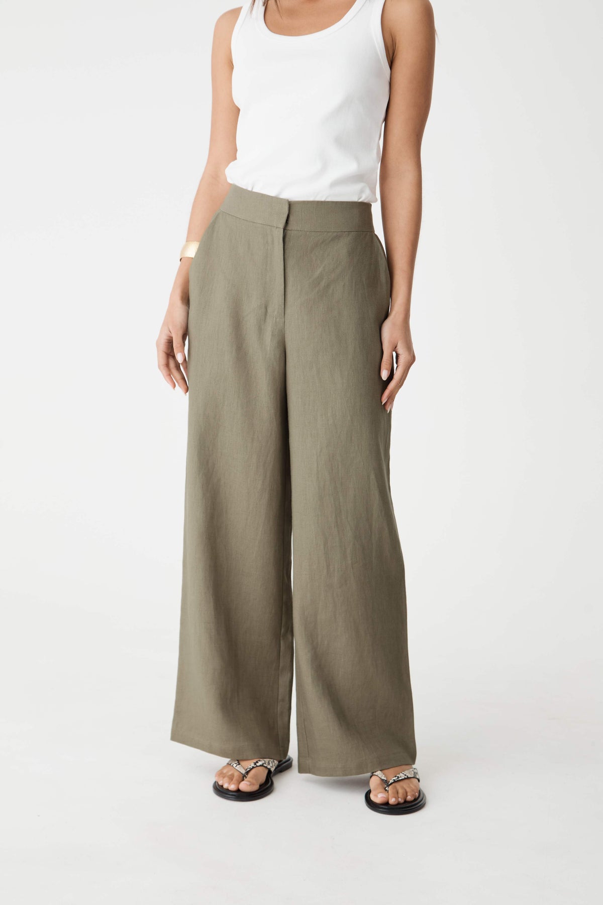 Close-up front view of the oregano Ami Linen Elastic Back Pants showing concealed fly front and waistband