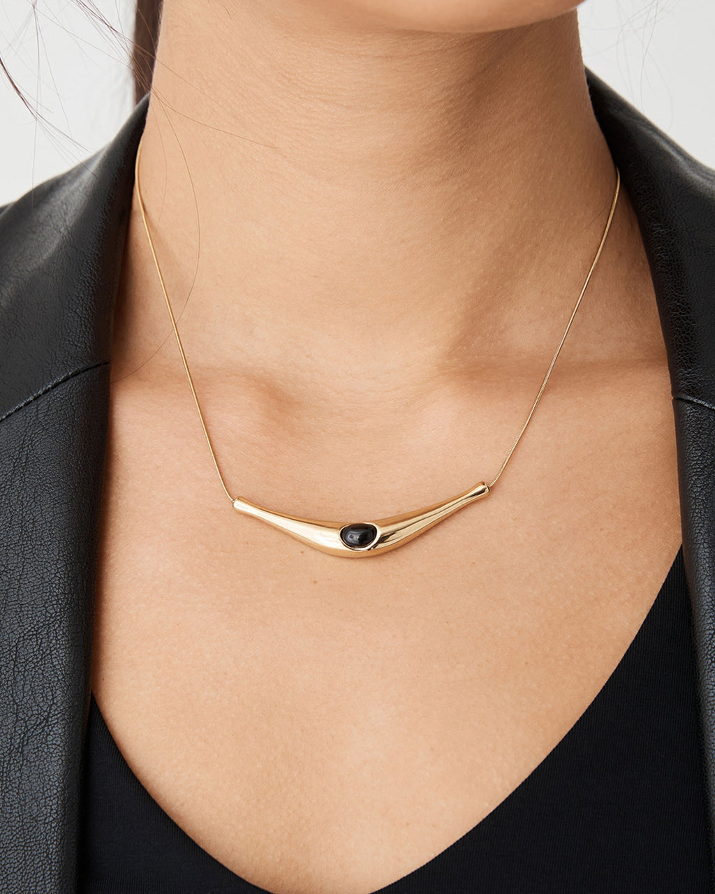 Aria Eclipse Necklace in gold — view 3