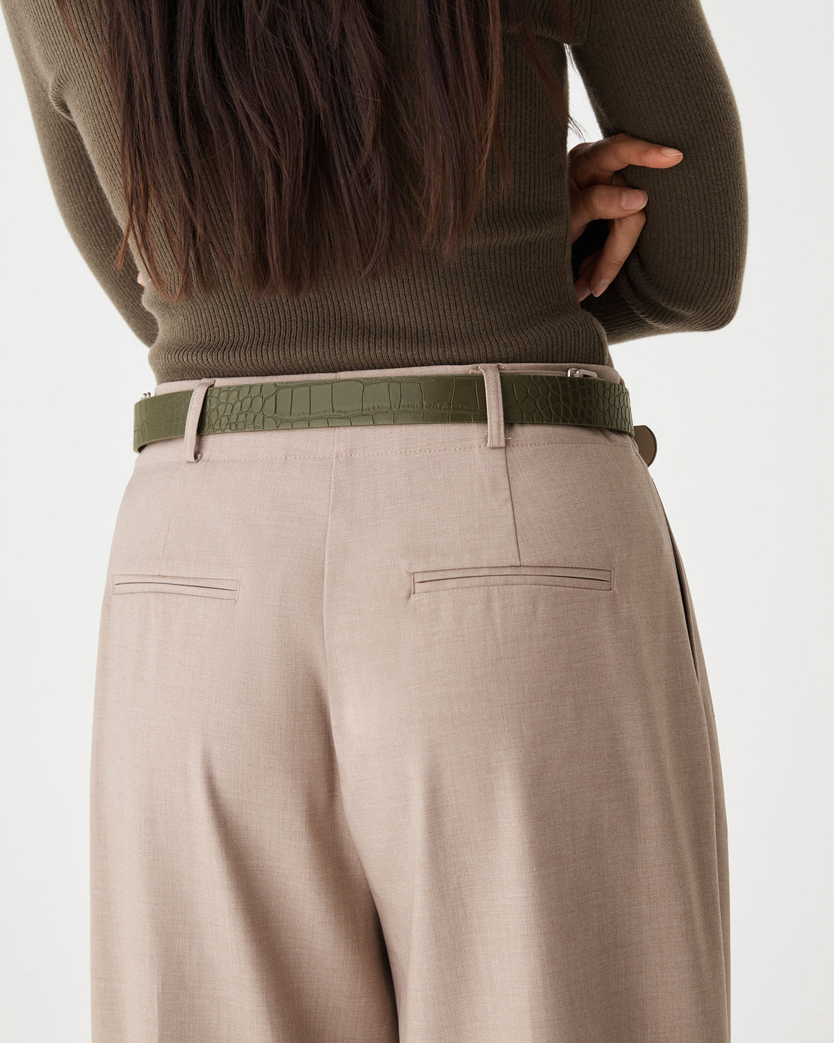 Geneva Croc Belt in green olive — back view